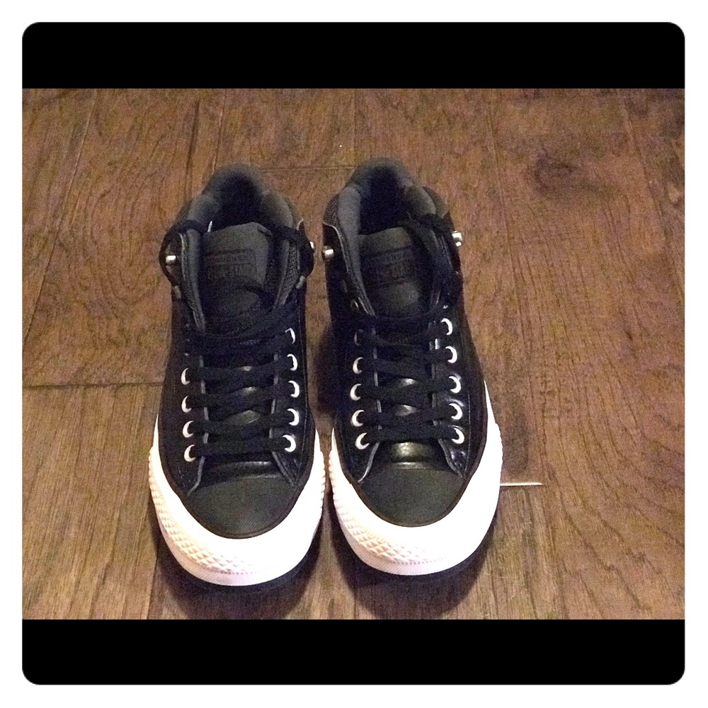 10.5 Men’s Converse All Stars